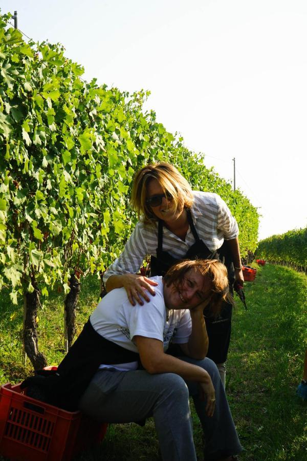 Agriturismo Il Gioco Dell'Oca Barolo Exterior photo